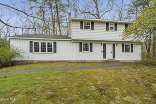 19 Glenwood Drive, Clifton Park, NY 12019