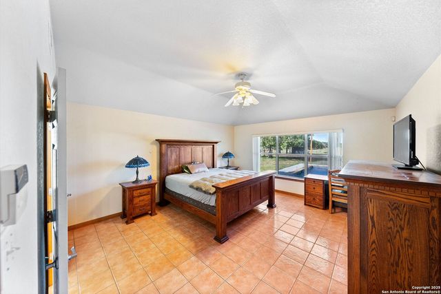 2680 County Road 342, La Vernia, TX 78121