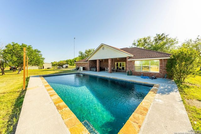 2680 County Road 342, La Vernia, TX 78121