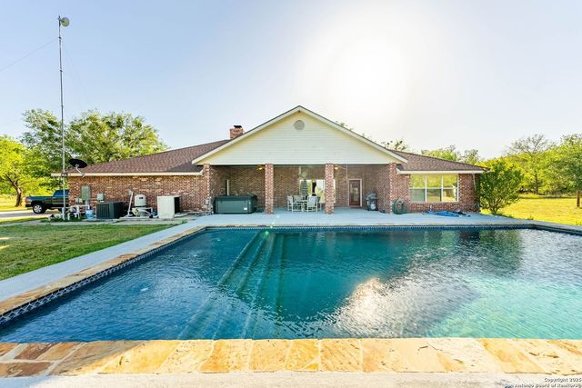 2680 County Road 342, La Vernia, TX 78121