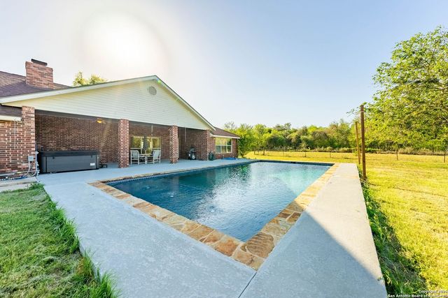 2680 County Road 342, La Vernia, TX 78121