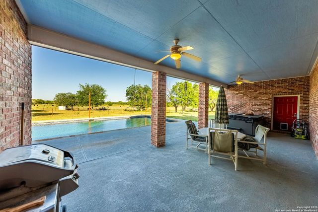 2680 County Road 342, La Vernia, TX 78121