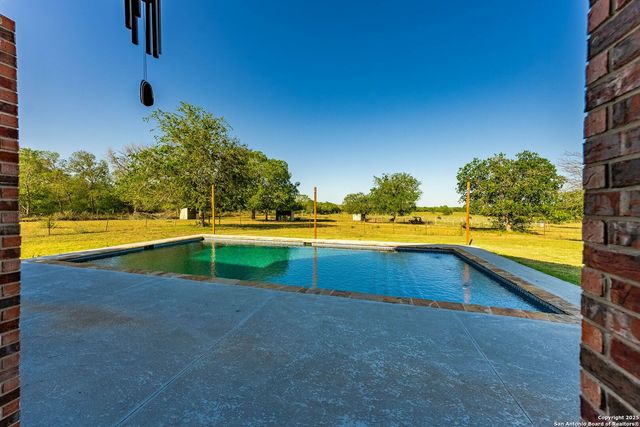 2680 County Road 342, La Vernia, TX 78121