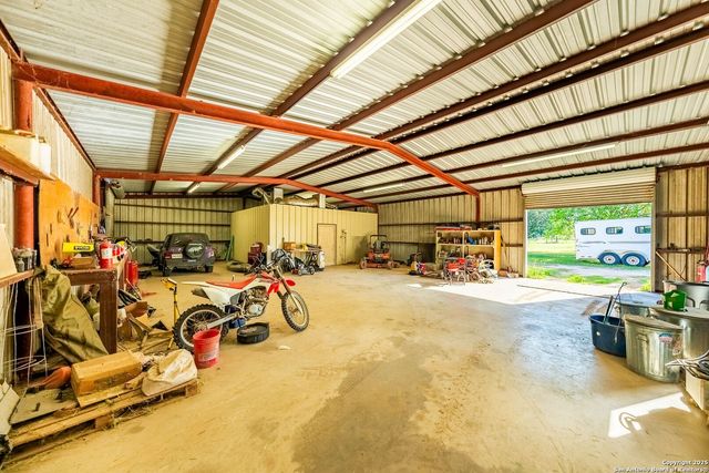 2680 County Road 342, La Vernia, TX 78121