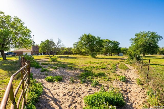2680 County Road 342, La Vernia, TX 78121