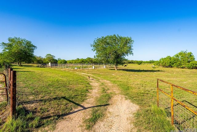 2680 County Road 342, La Vernia, TX 78121
