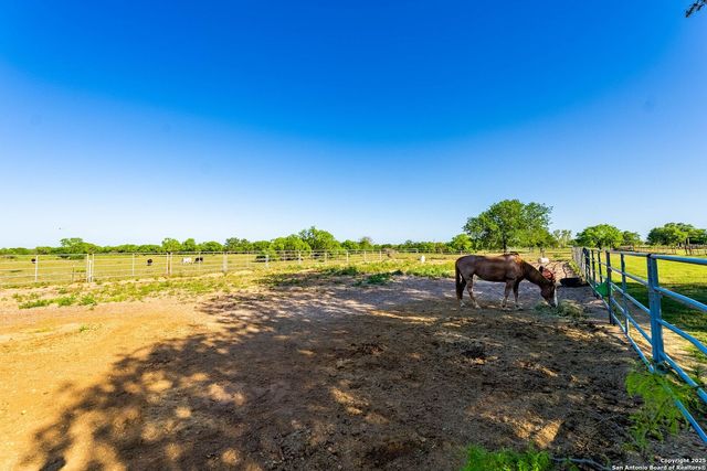 2680 County Road 342, La Vernia, TX 78121