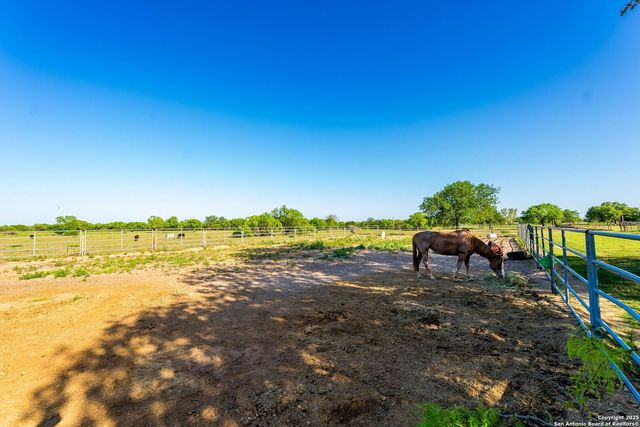 2680 County Road 342, La Vernia, TX 78121