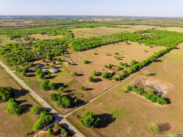 2680 County Road 342, La Vernia, TX 78121