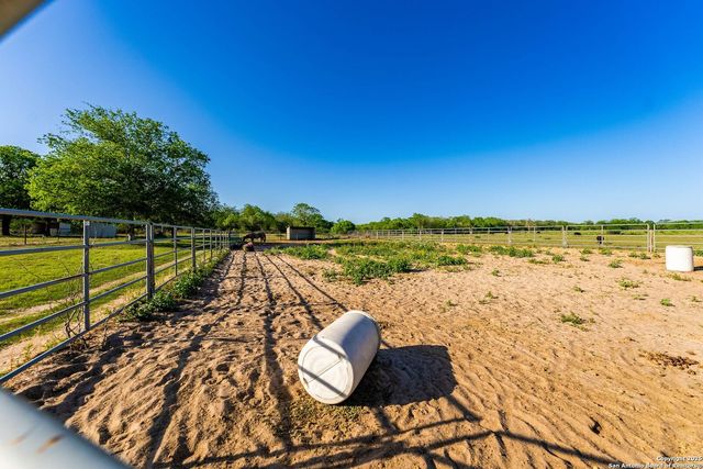 2680 County Road 342, La Vernia, TX 78121