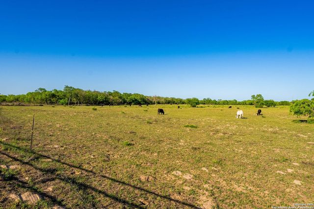 2680 County Road 342, La Vernia, TX 78121