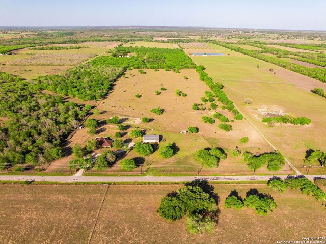 2680 County Road 342, La Vernia, TX 78121