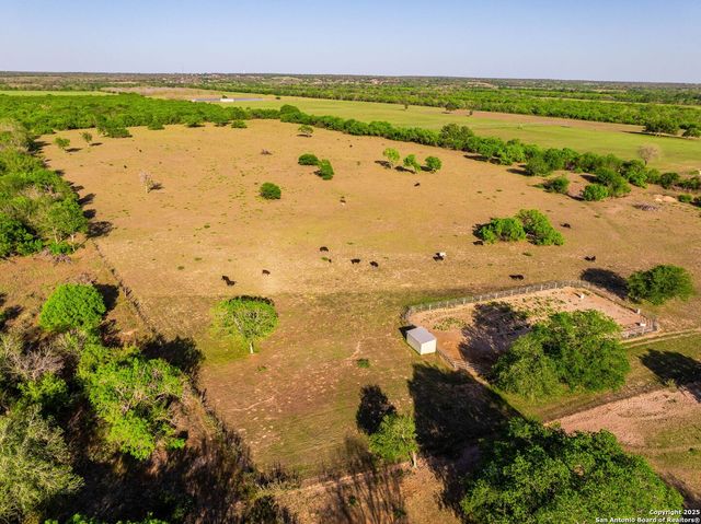 2680 County Road 342, La Vernia, TX 78121