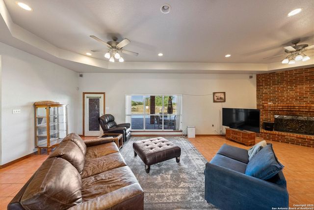 2680 County Road 342, La Vernia, TX 78121