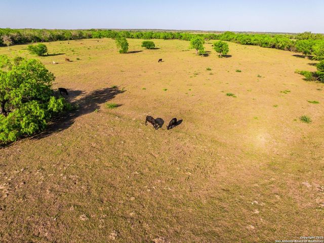 2680 County Road 342, La Vernia, TX 78121