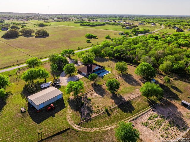 2680 County Road 342, La Vernia, TX 78121