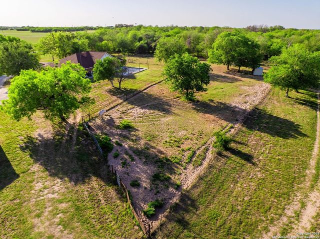 2680 County Road 342, La Vernia, TX 78121