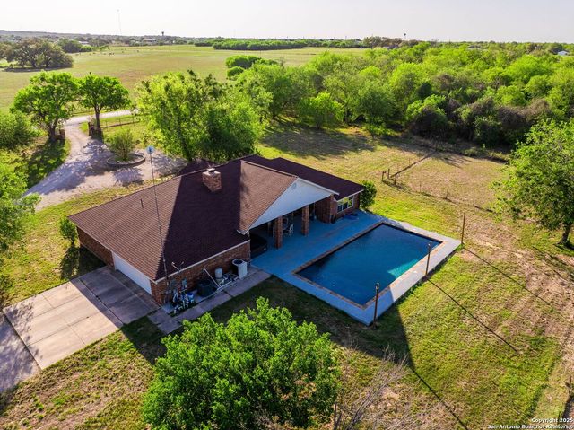 2680 County Road 342, La Vernia, TX 78121