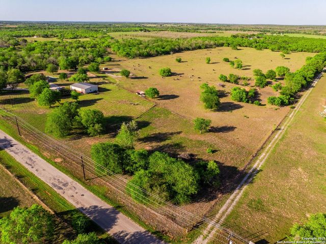 2680 County Road 342, La Vernia, TX 78121