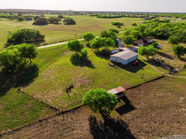 2680 County Road 342, La Vernia, TX 78121