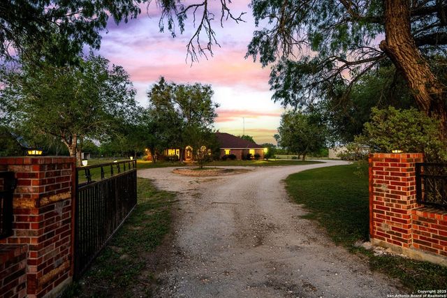 2680 County Road 342, La Vernia, TX 78121