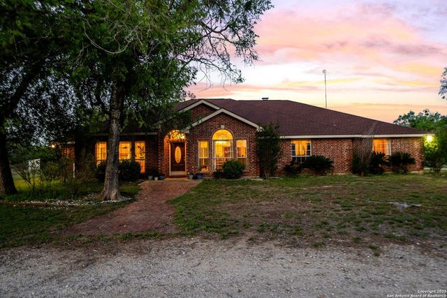 2680 County Road 342, La Vernia, TX 78121