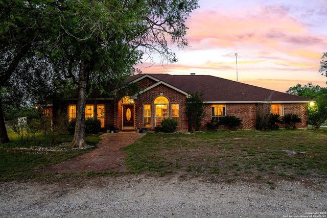 2680 County Road 342, La Vernia, TX 78121