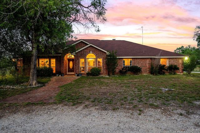 2680 County Road 342, La Vernia, TX 78121