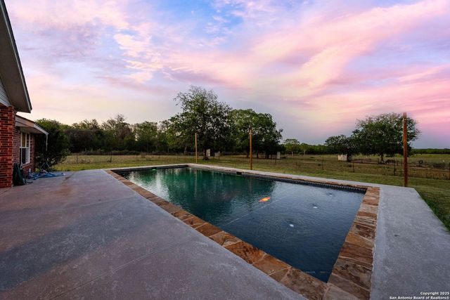 2680 County Road 342, La Vernia, TX 78121