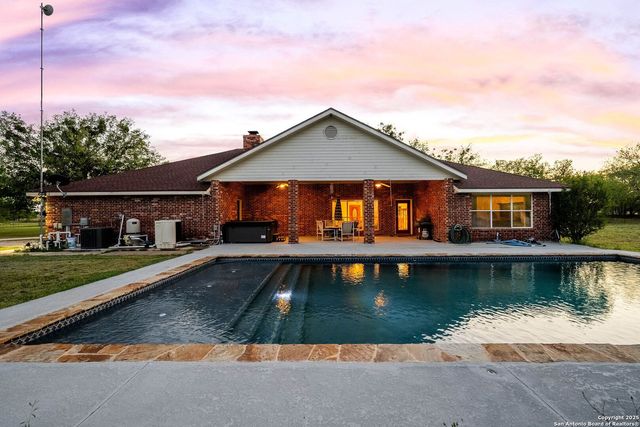2680 County Road 342, La Vernia, TX 78121