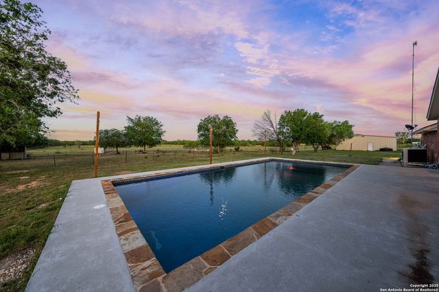 2680 County Road 342, La Vernia, TX 78121