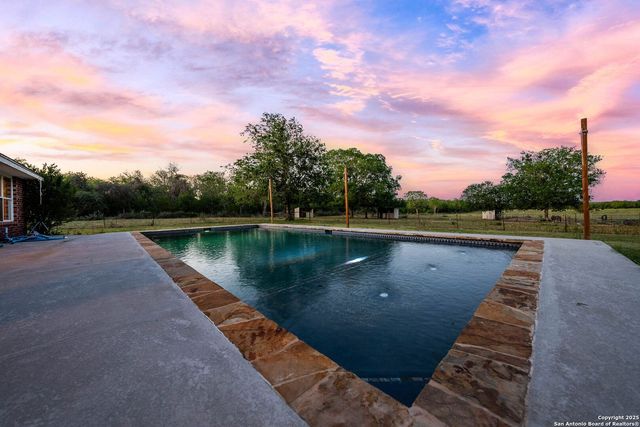 2680 County Road 342, La Vernia, TX 78121