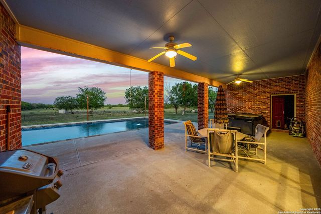 2680 County Road 342, La Vernia, TX 78121