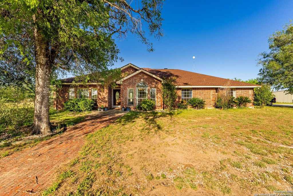 2680 County Road 342, La Vernia, TX 78121
