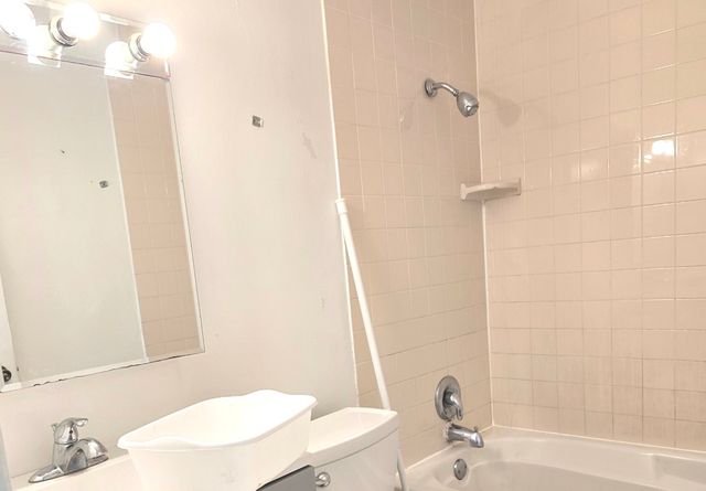1751 Queensbury Circle, Hoffman Estates, IL 60169