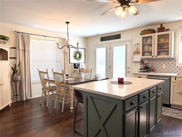 10918 Fallowfield Drive, Lebanon, IL 62254