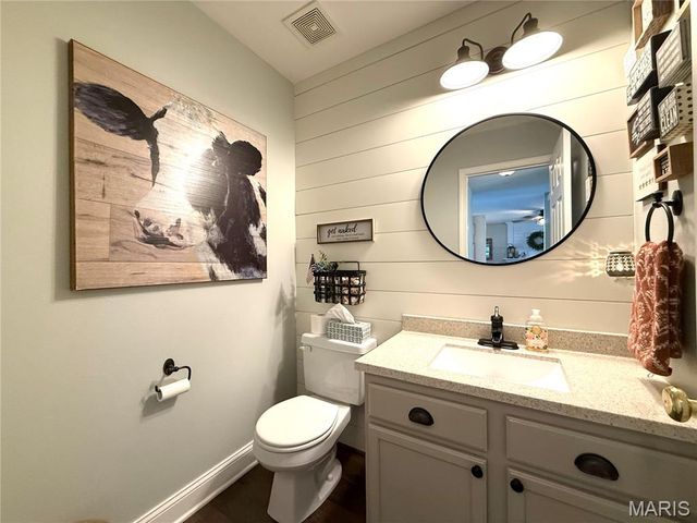 10918 Fallowfield Drive, Lebanon, IL 62254