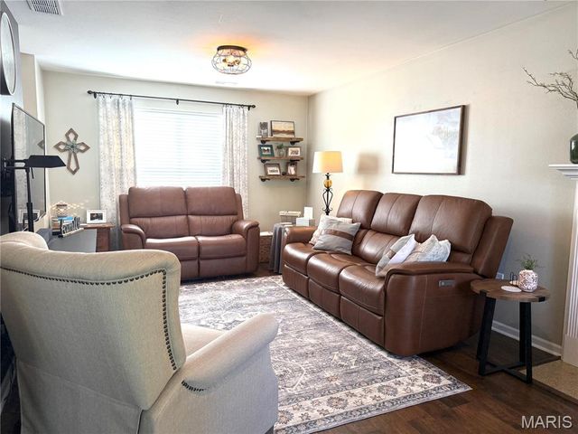 10918 Fallowfield Drive, Lebanon, IL 62254