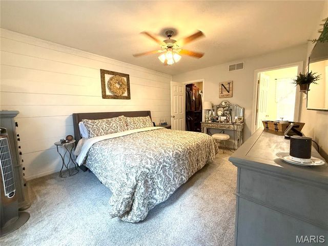 10918 Fallowfield Drive, Lebanon, IL 62254