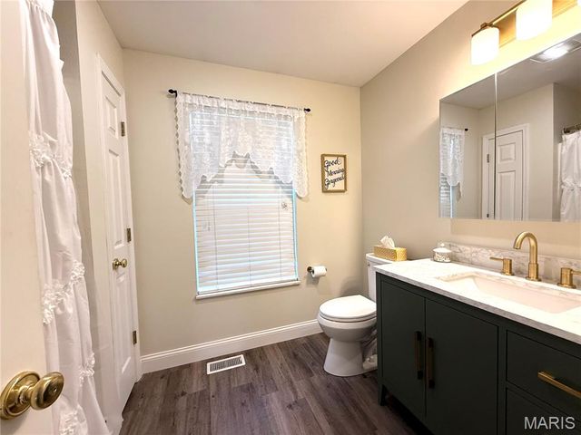 10918 Fallowfield Drive, Lebanon, IL 62254