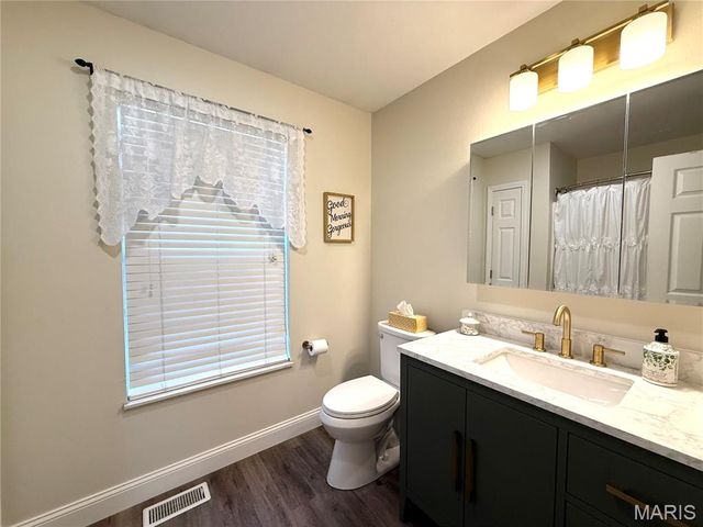 10918 Fallowfield Drive, Lebanon, IL 62254