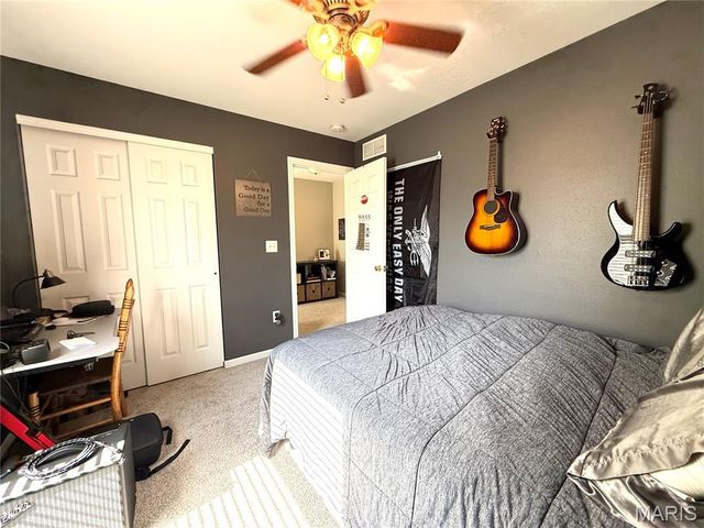 10918 Fallowfield Drive, Lebanon, IL 62254