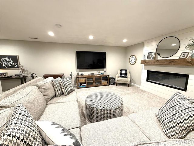 10918 Fallowfield Drive, Lebanon, IL 62254