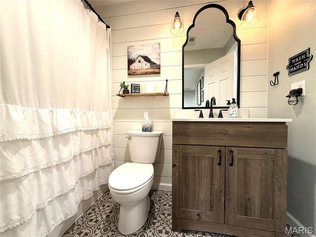 10918 Fallowfield Drive, Lebanon, IL 62254