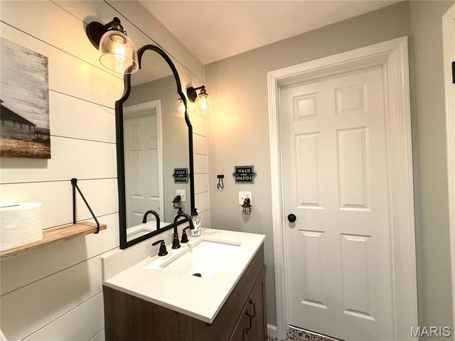 10918 Fallowfield Drive, Lebanon, IL 62254