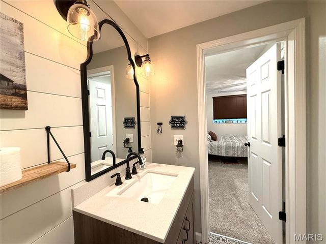 10918 Fallowfield Drive, Lebanon, IL 62254