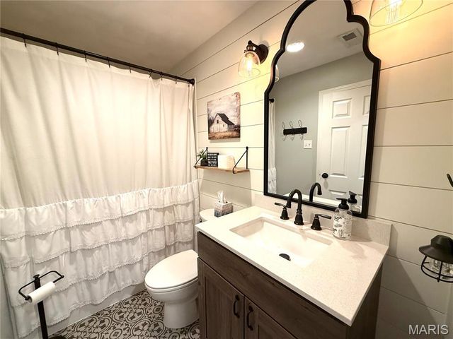 10918 Fallowfield Drive, Lebanon, IL 62254