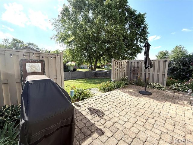 10918 Fallowfield Drive, Lebanon, IL 62254