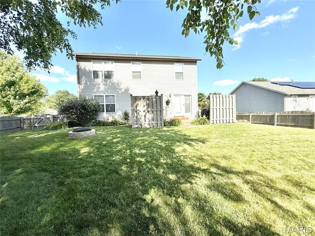 10918 Fallowfield Drive, Lebanon, IL 62254