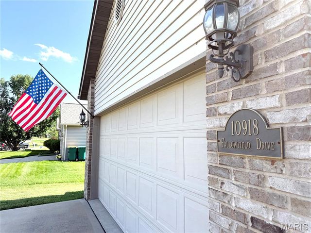 10918 Fallowfield Drive, Lebanon, IL 62254